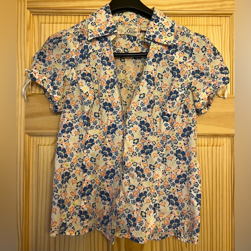 Guess Floral Button-Down Blouse in Blue and Peach, size Medium.